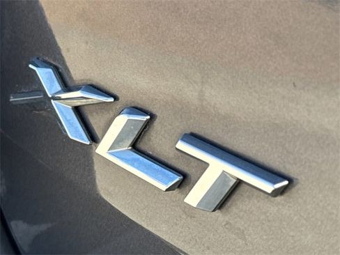 Used 2021 Ford Explorer XLT w/ Equipment Group 202A image 10