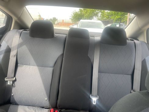 Used 2025 Nissan Versa SV FWD image 33
