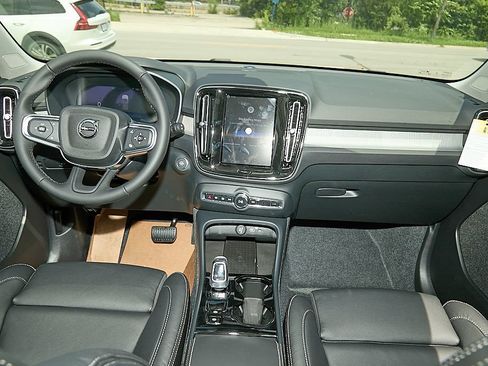 New 2026 Volvo XC40 B5 Plus w/ Climate Package AWD/4WD image 23