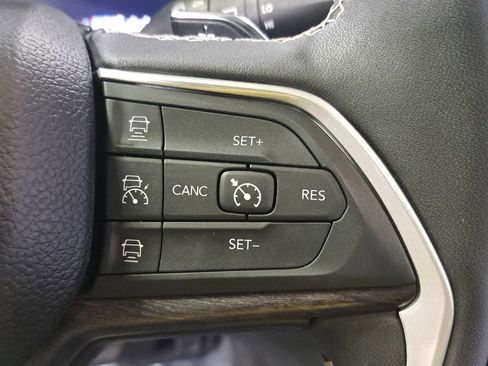 Certified 2024 Jeep Grand Cherokee L Limited w/ Luxury Tech Group II image 21