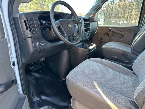 Used 2017 Chevrolet Express 3500 image 27