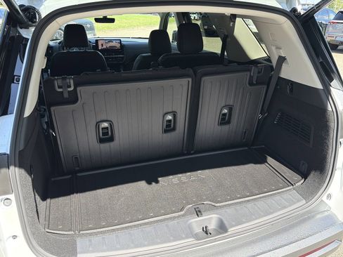 New 2026 Nissan Pathfinder Platinum w/ Cargo Package FWD image 29