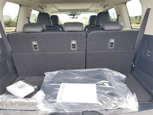 Used 2025 INFINITI QX80 Pure image 7