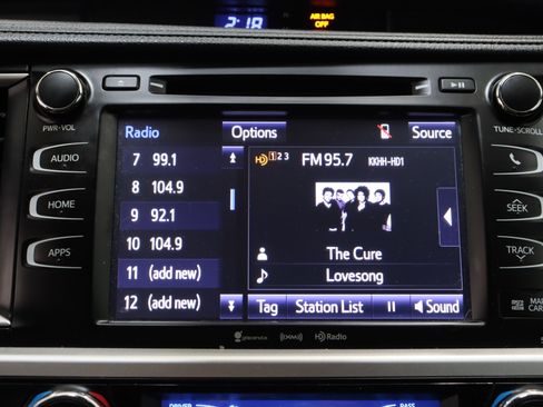 Used 2019 Toyota Highlander XLE FWD image 18