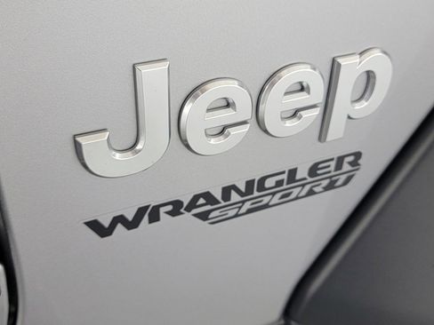 Used 2019 Jeep Wrangler Sport image 11