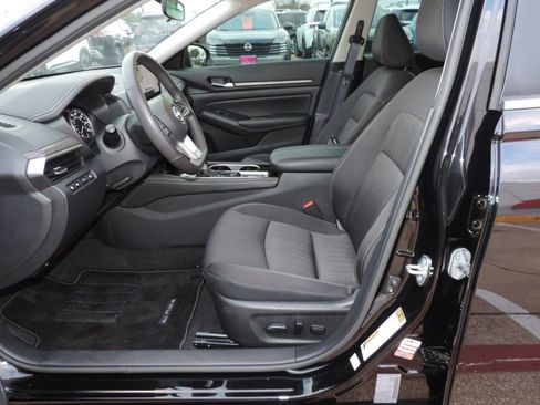 Used 2024 Nissan Altima 2.5 SV w/ SV Premium Package image 19