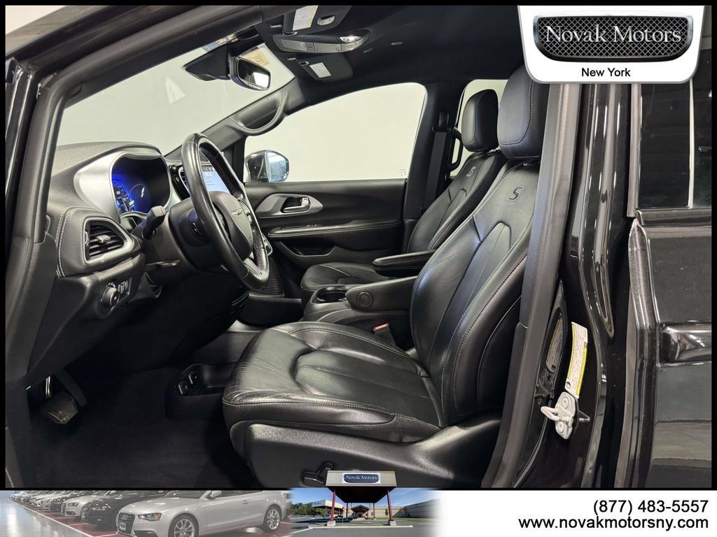 Used 2021 Chrysler Pacifica Touring-L w/ S Appearance Package AWD/4WD image 17