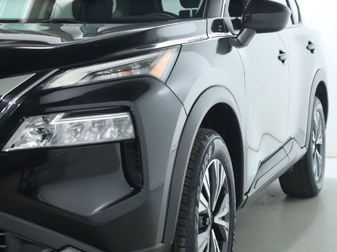 Used 2023 Nissan Rogue SV image 5