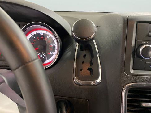 Used 2016 Dodge Grand Caravan American Value Package w/ UConnect Hands-Free Group image 15