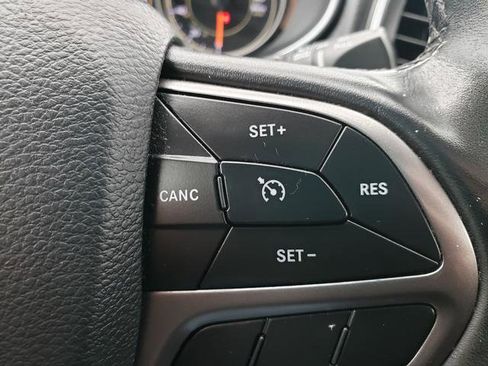 Used 2019 Jeep Cherokee Latitude Plus w/ Cold Weather Group image 25