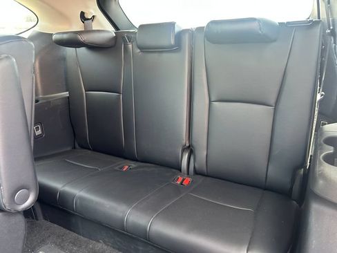 Used 2024 Toyota Highlander XLE FWD image 34