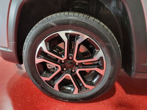 Used 2023 Jeep Compass Limited image 11