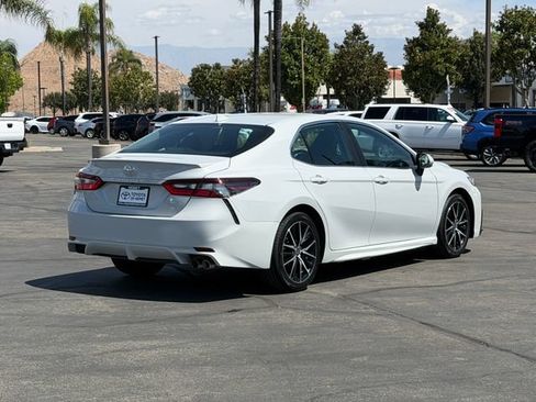 Used 2023 Toyota Camry SE FWD image 5