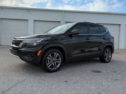 Used 2023 Kia Seltos S image 2