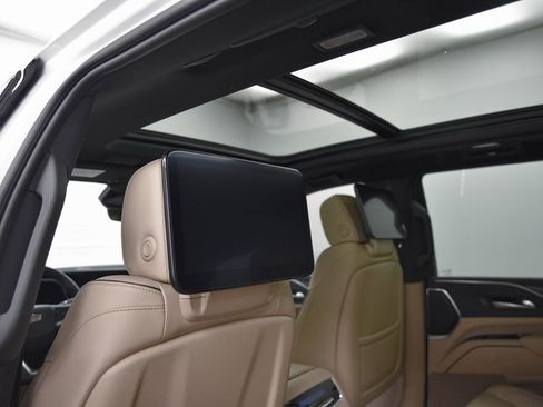 Used 2023 Cadillac Escalade Premium Luxury w/ Performance Package image 25