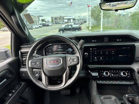 Used 2025 GMC Sierra 3500 AT4 w/ AT4 Premium Plus Package AWD/4WD image 8