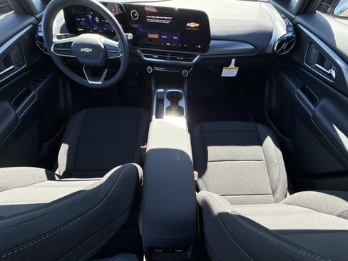 New 2026 Chevrolet Equinox EV LT image 2