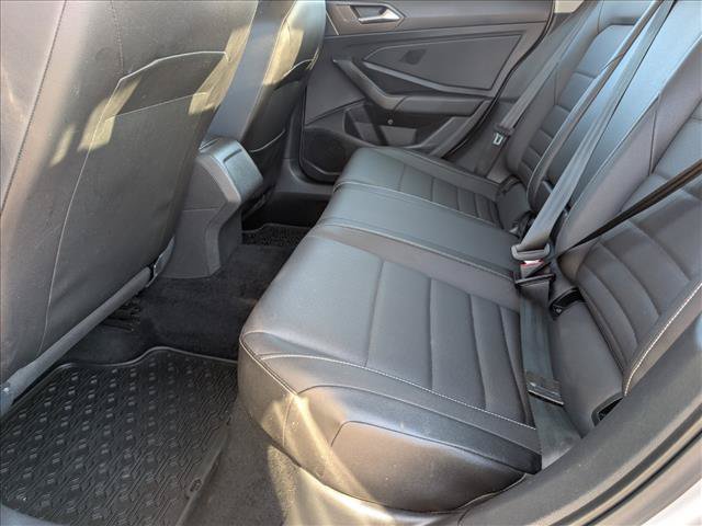 Used 2022 Volkswagen Jetta SE w/ Panoramic Sunroof Package FWD image 9