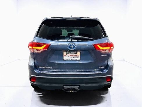 Used 2018 Toyota Highlander XLE w/ Carpet Mat Package (TMS) image 7