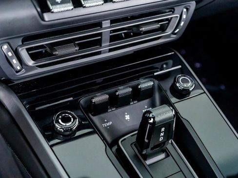 Used 2024 Porsche 911 Carrera 4S w/ Sport Package image 28