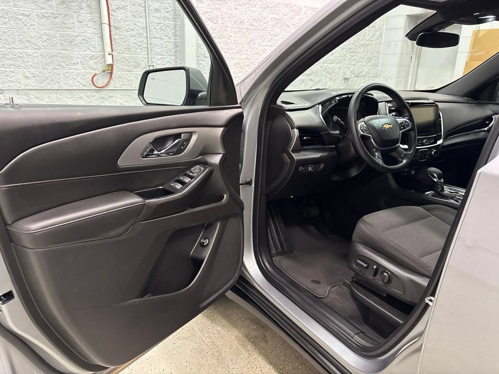 Used 2023 Chevrolet Traverse LT AWD/4WD image 13