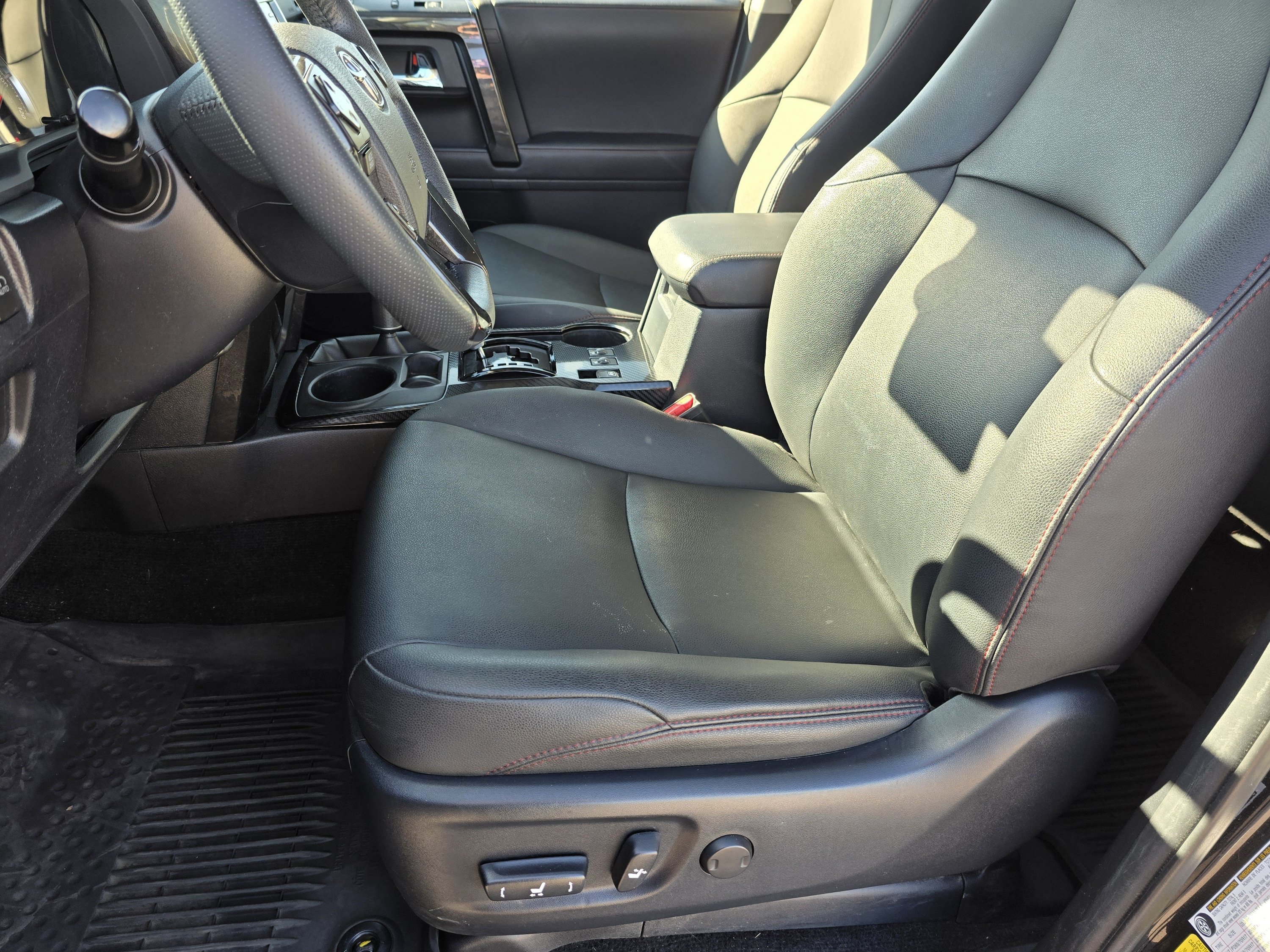 Used 2020 Toyota 4Runner TRD Off-Road Premium AWD/4WD image 32