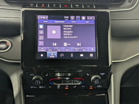 New 2025 Jeep Grand Cherokee Altitude image 19