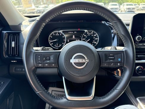 Used 2024 Nissan Pathfinder SV FWD image 13