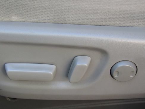 Used 2015 Toyota Sienna LE FWD image 12