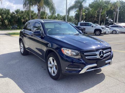 Used 2017 Mercedes-Benz GLC 300 4MATIC image 3