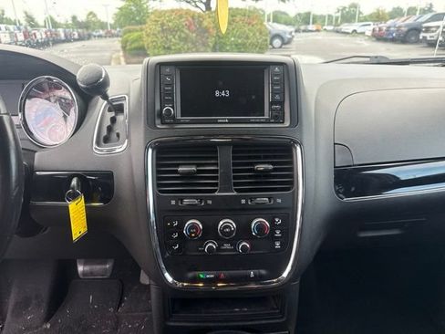 Used 2018 Dodge Grand Caravan SE FWD image 17
