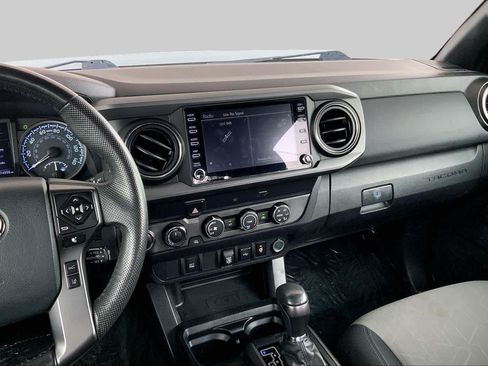 Used 2020 Toyota Tacoma TRD Off-Road AWD/4WD image 7