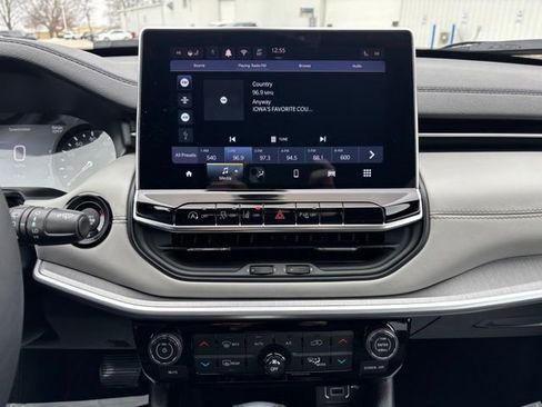 Used 2025 Jeep Compass Limited image 13