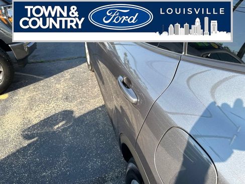 Used 2022 Ford Escape SE w/ Cold Weather Package FWD image 6