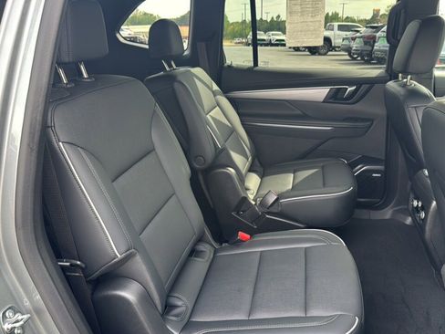 Used 2025 Buick Enclave Preferred image 12