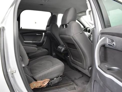 Used 2010 GMC Acadia SLE FWD image 18