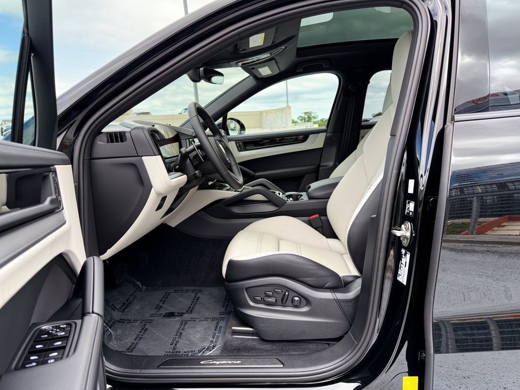 Certified 2026 Porsche Cayenne E-Hybrid Coupe AWD/4WD image 5