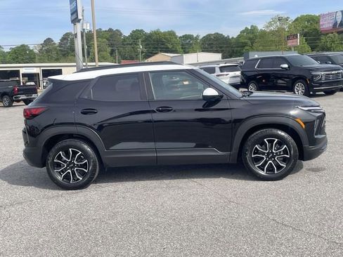 Used 2024 Chevrolet TrailBlazer ACTIV w/ Convenience Package FWD image 2