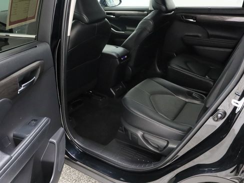 Used 2024 Toyota Highlander Limited image 28
