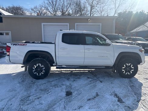 Used 2017 Toyota Tacoma SR5 image 6