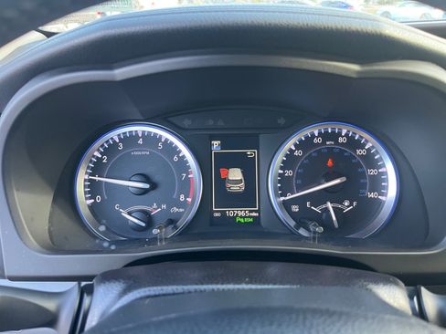 Used 2017 Toyota Highlander Limited w/ Carpet Mat Package image 10