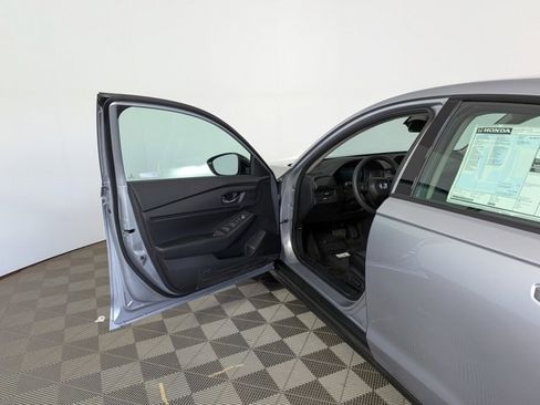 Used 2025 Honda Accord SE image 11