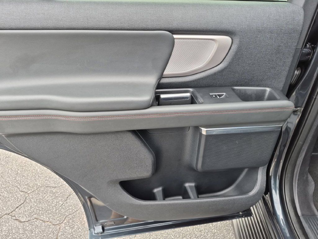 Used 2025 Ford Expedition Active AWD/4WD image 25