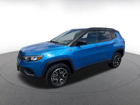 Used 2025 Jeep Compass Trailhawk image 8