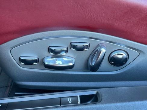 Used 2019 Porsche 911 Turbo S image 9