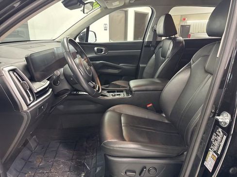 Used 2024 Kia Sorento S image 15