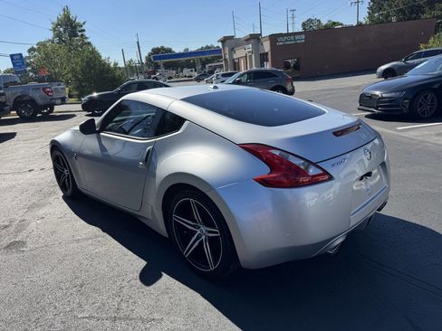 Used 2009 Nissan 370Z Touring RWD image 7
