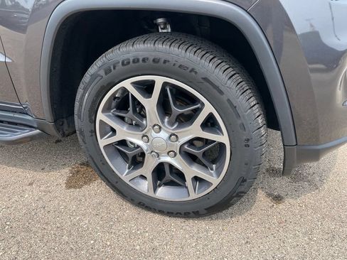 Used 2019 Jeep Grand Cherokee Limited w/ Luxury Group II AWD/4WD image 3