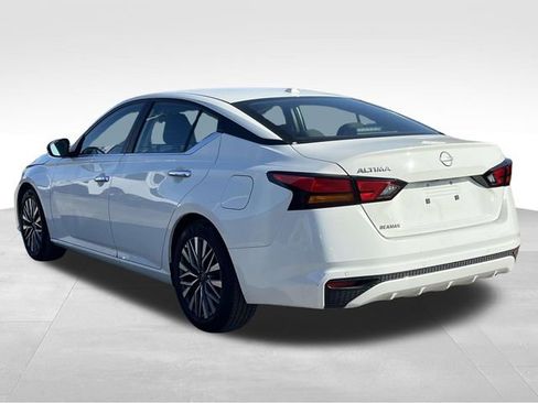 Used 2025 Nissan Altima 2.5 SV image 5