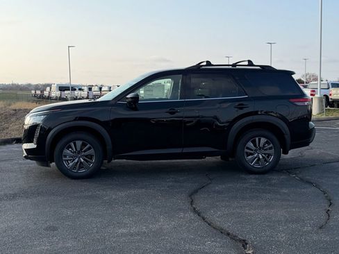 New 2026 Nissan Pathfinder SV image 7